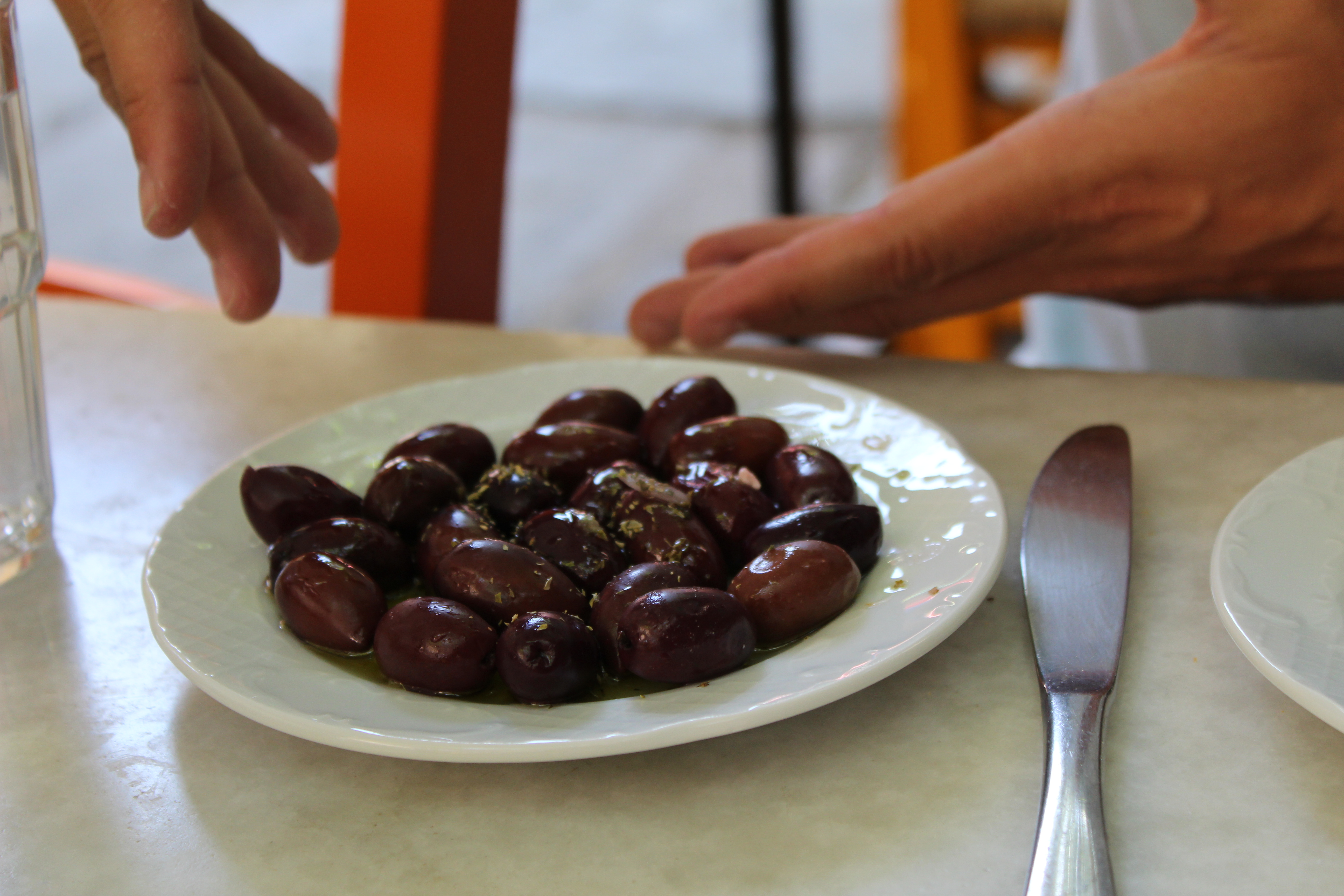 To Kafeneio Kalamata Olives with Oregano